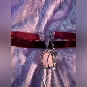 Sarah Sanderson choker